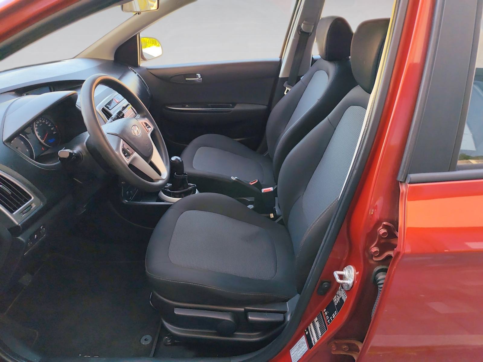 Hyundai i20 1,1 CRDi, fotografija 14