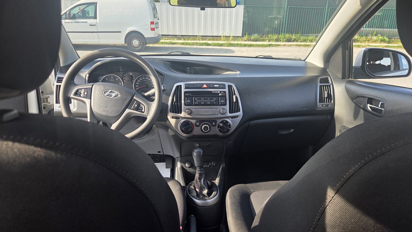 Hyundai i20 1,1 CRDi, fotografija 9
