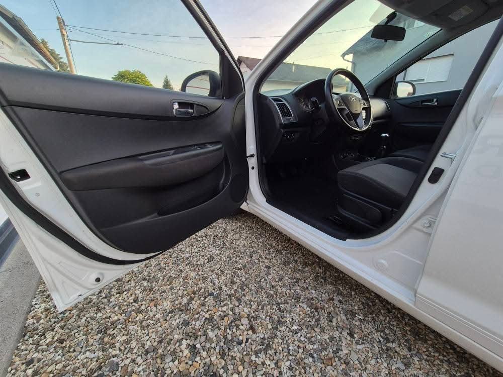 Hyundai i20 1,2 16v,i-Like,servisiran,odlično stanje,atraktivan, fotografija 14
