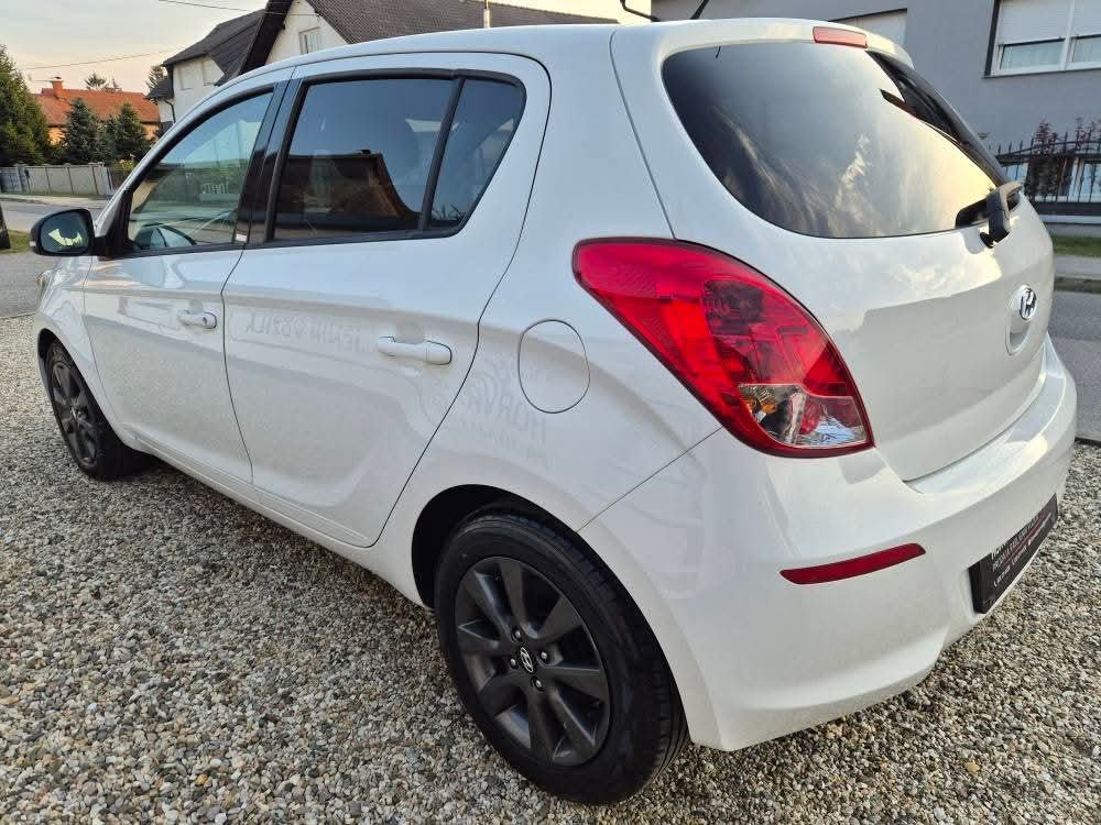 Hyundai i20 1,2 16v,i-Like,servisiran,odlično stanje,atraktivan, fotografija 6