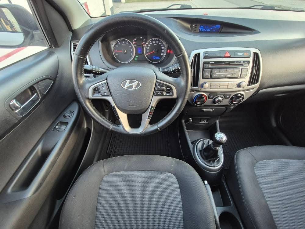 Hyundai i20 1,2 16v,i-Like,servisiran,odlično stanje,atraktivan, fotografija 13