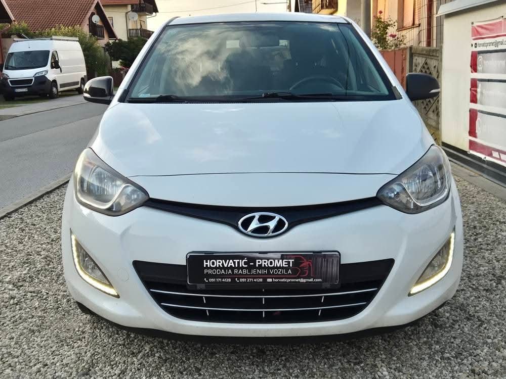 Hyundai i20 1,2 16v,i-Like,servisiran,odlično stanje,atraktivan, fotografija 3