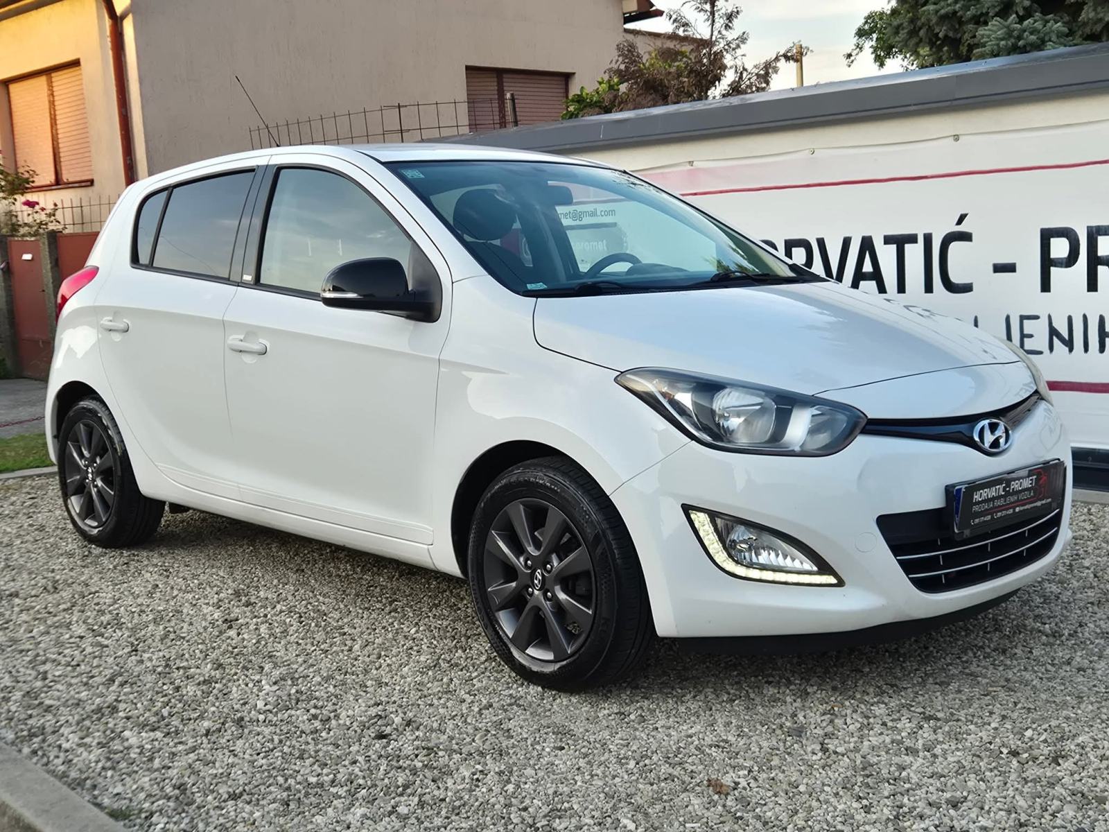 Hyundai i20 1,2 16v,i-Like,servisiran,odlično stanje,atraktivan, fotografija 2