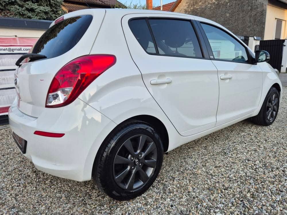 Hyundai i20 1,2 16v,i-Like,servisiran,odlično stanje,atraktivan, fotografija 8