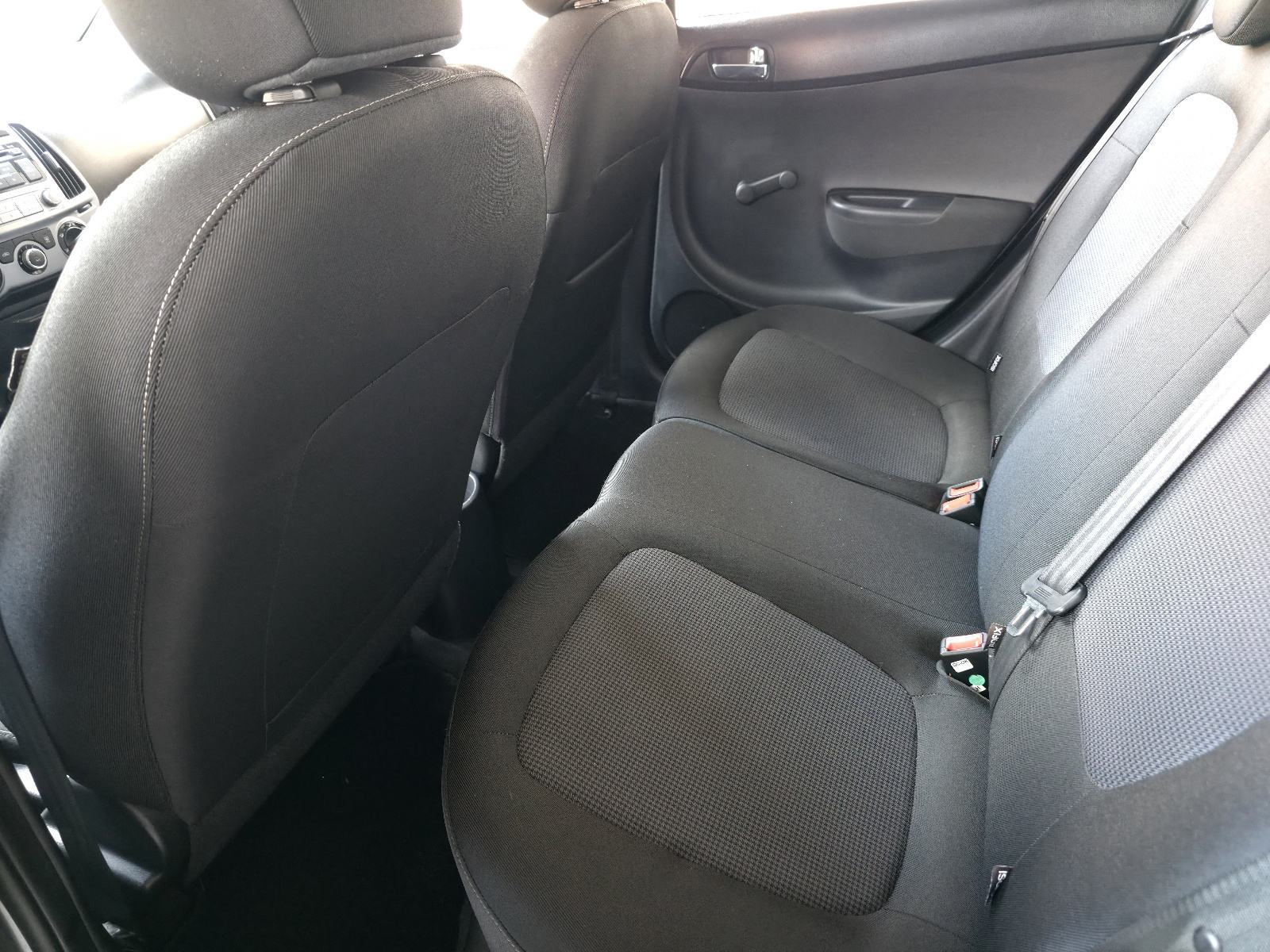 Hyundai i20 1,2 benzin #100000 km# fifa world cup edition 2014 godina, fotografija 10