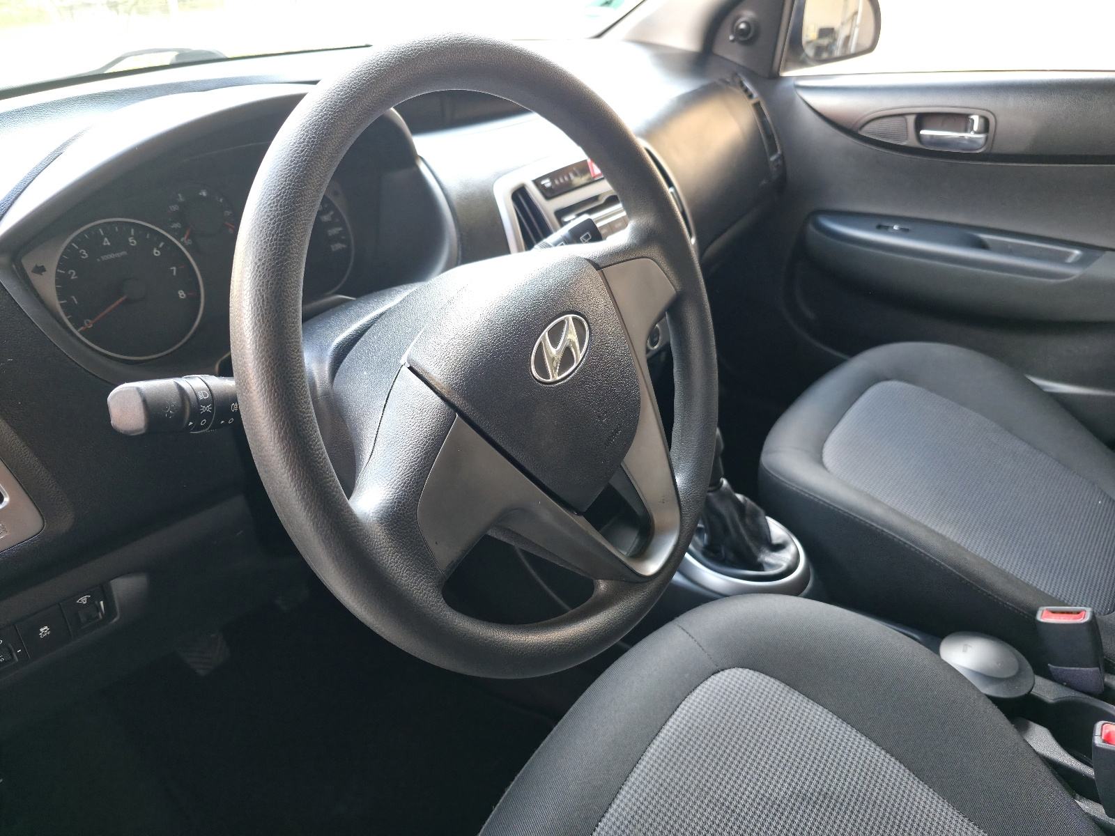 Hyundai i20 1,2 benzin #100000 km# fifa world cup edition 2014 godina, fotografija 13