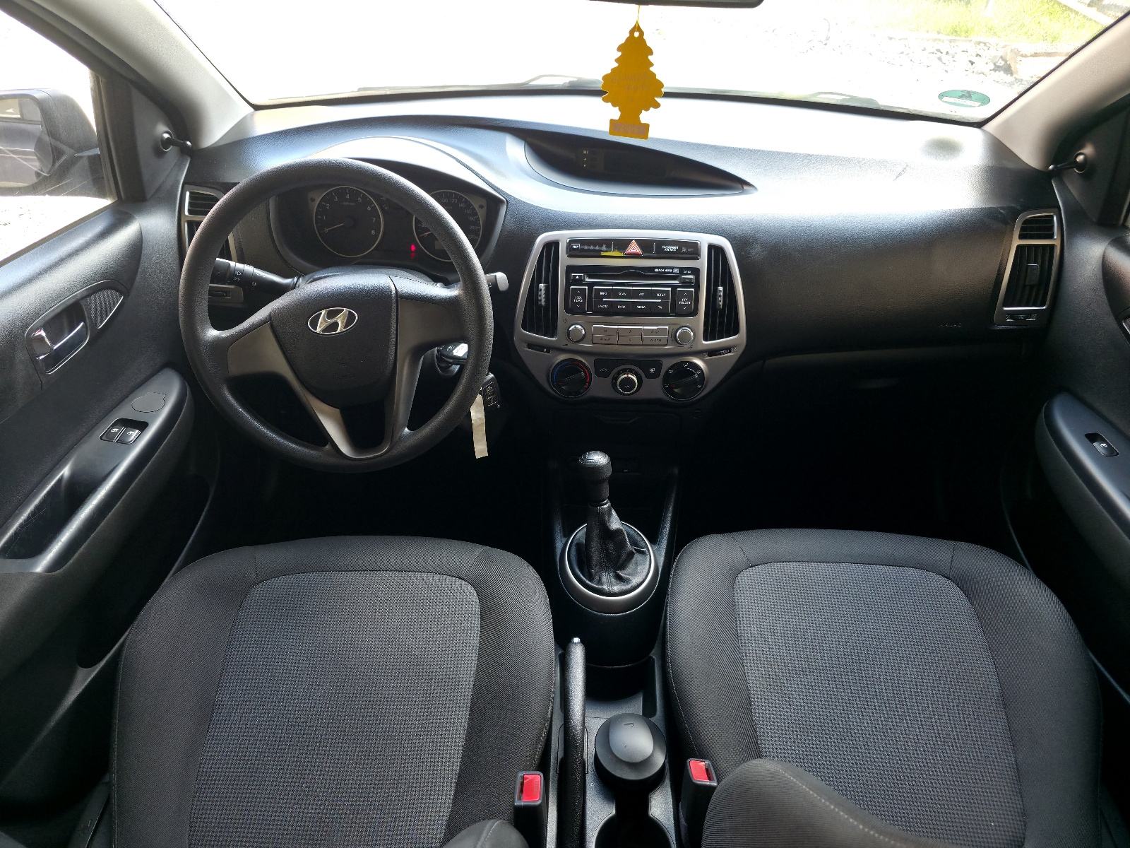Hyundai i20 1,2 benzin #100000 km# fifa world cup edition 2014 godina, fotografija 15
