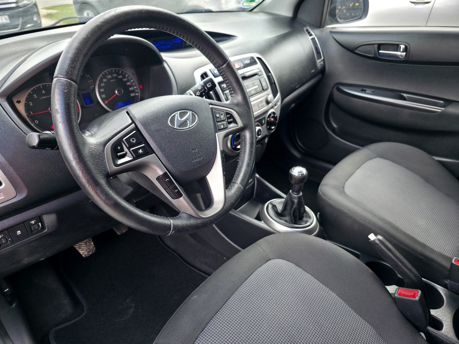 Hyundai i20 1,2 benzin 2014. Led,park senzori, temp.gr.sjedala..., fotografija 18