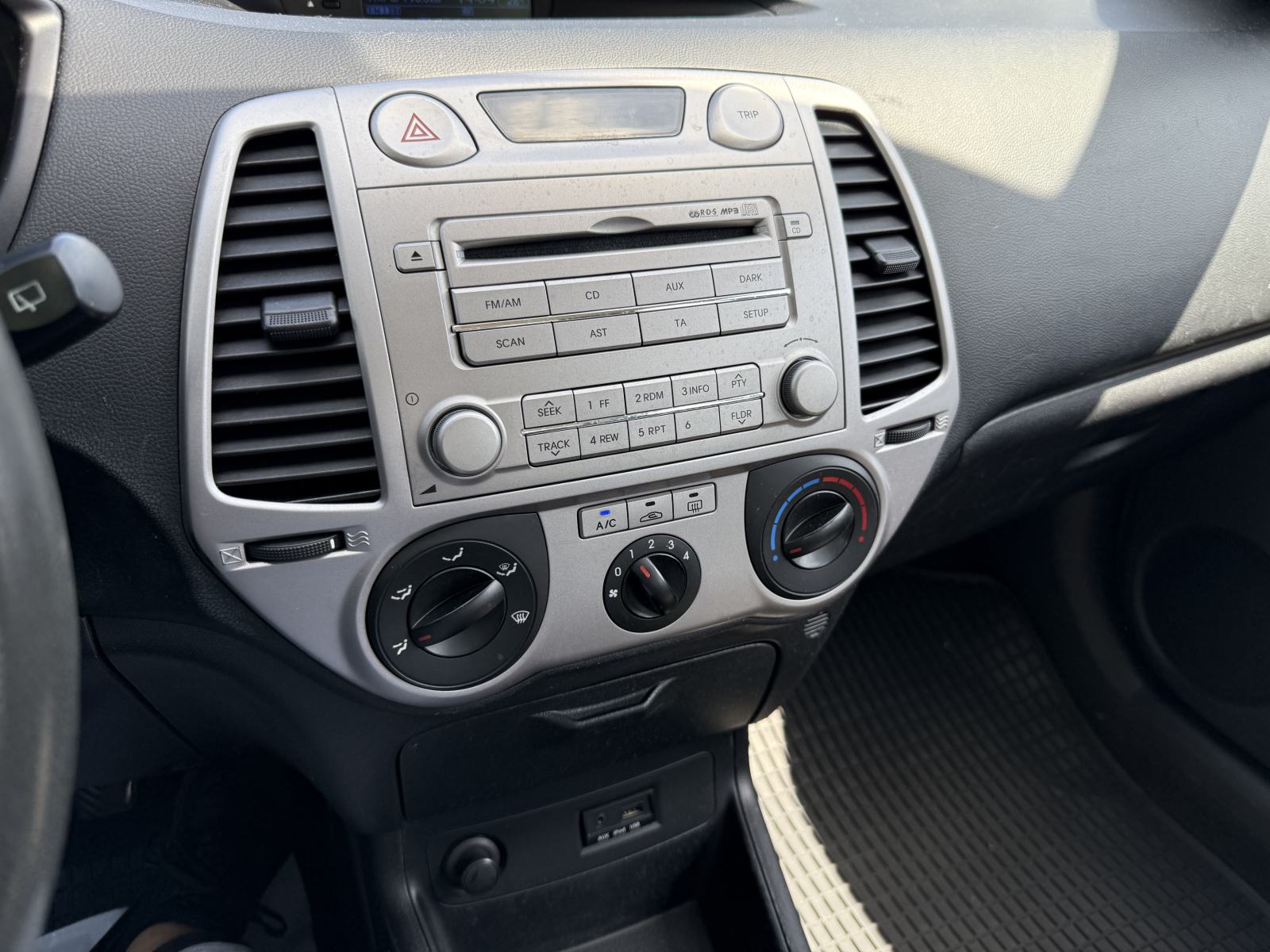 Hyundai i20 1,2 iLike, fotografija 9