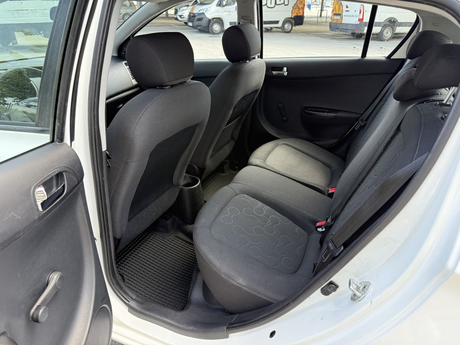 Hyundai i20 1,2 iLike, fotografija 12