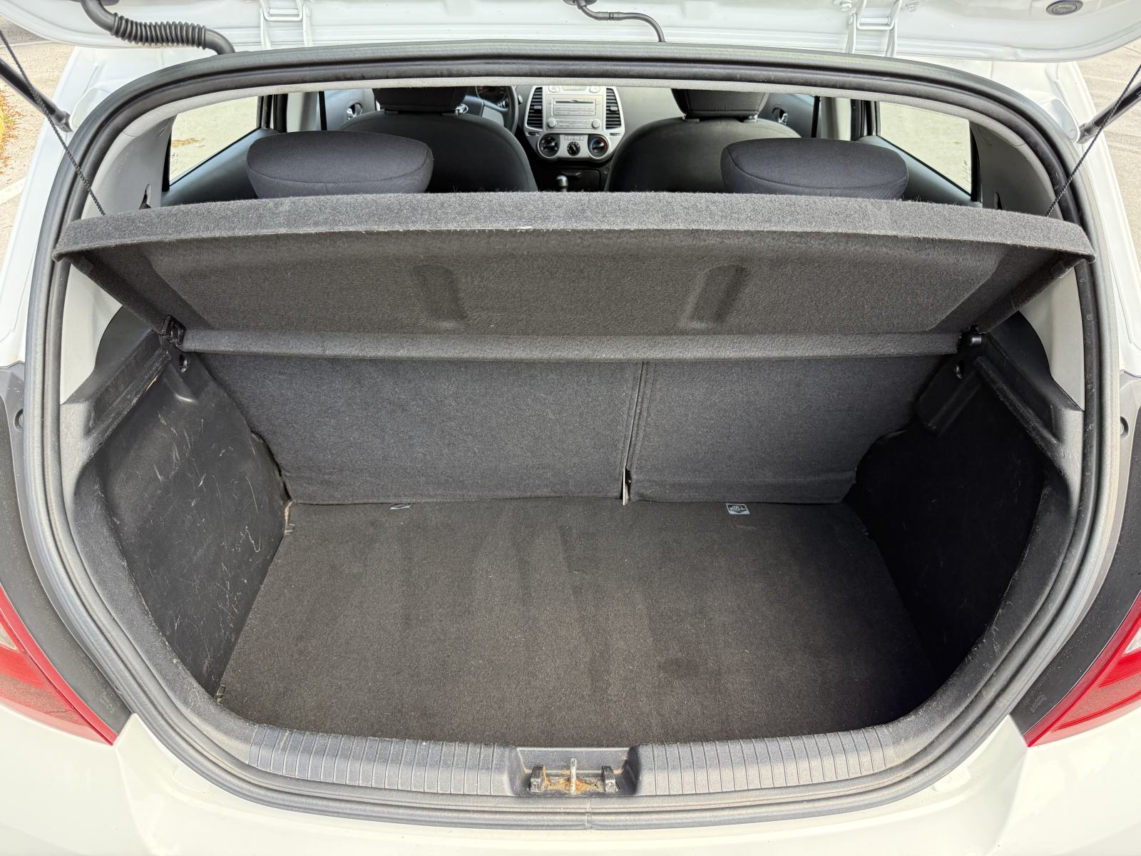 Hyundai i20 1,2 iLike, fotografija 14