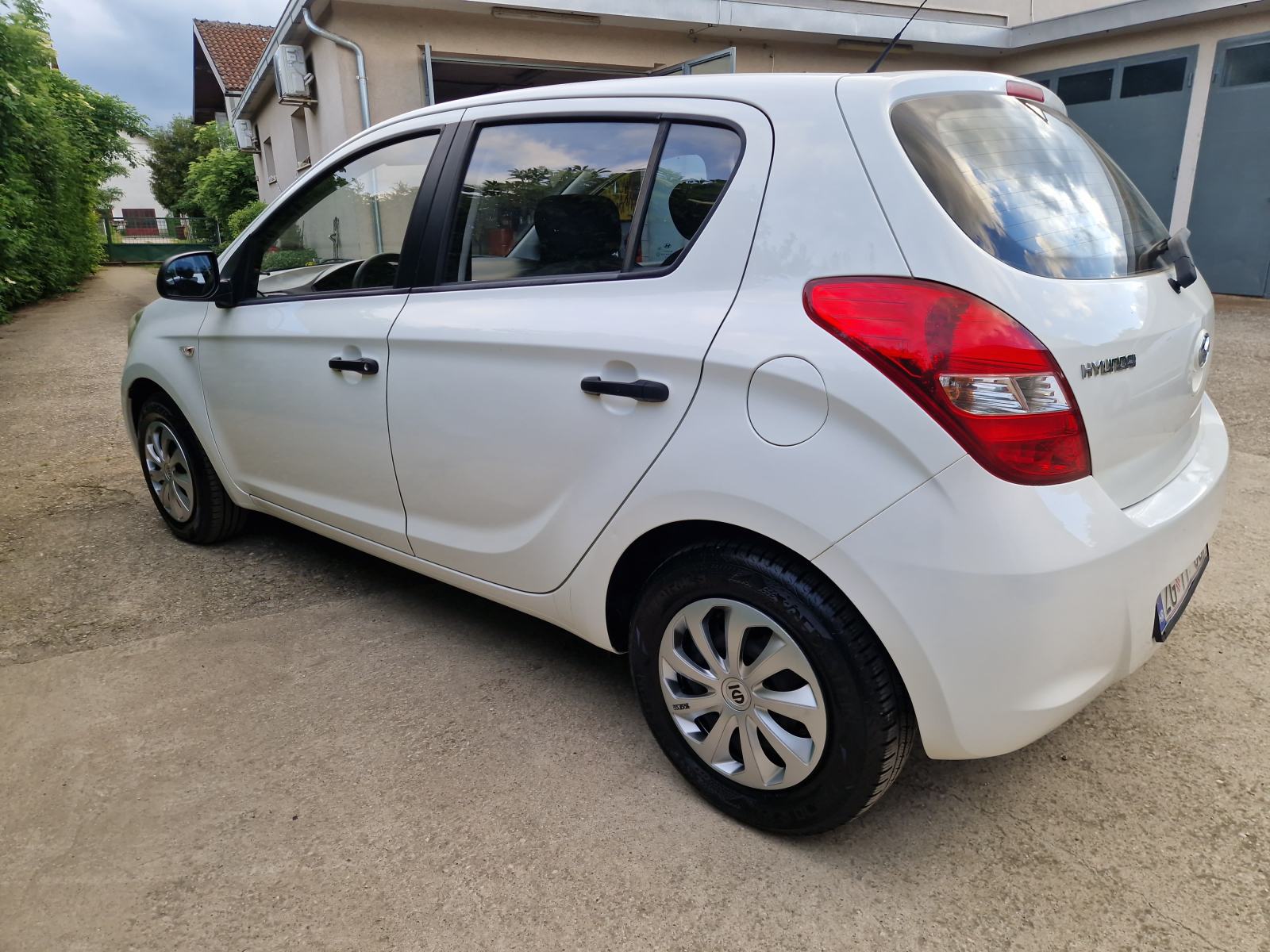 Hyundai i20 1,2 klima KARTICE 36 MJ, fotografija 6