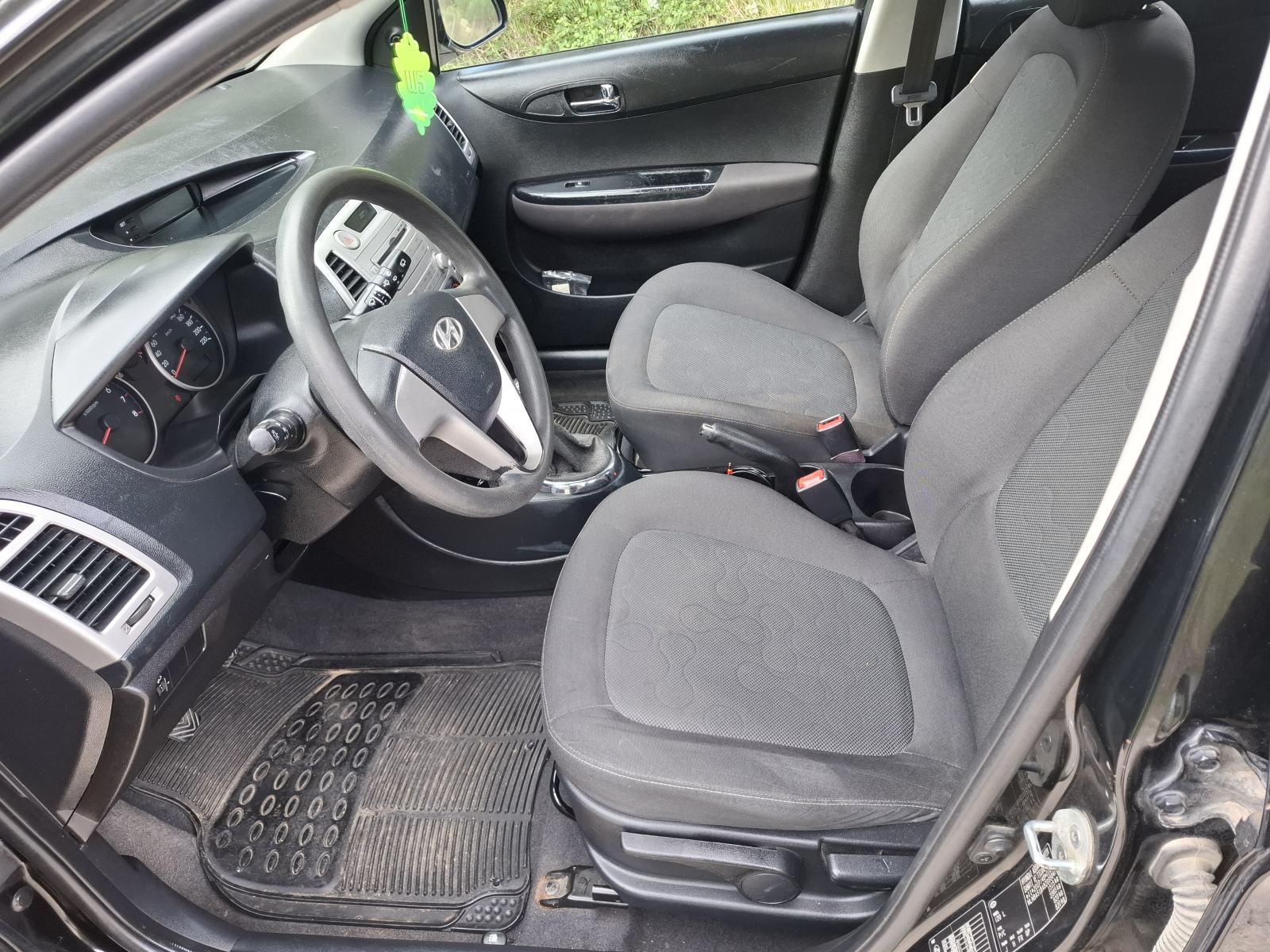 Hyundai i20 1,2 2012 god reg 04.2027, fotografija 7