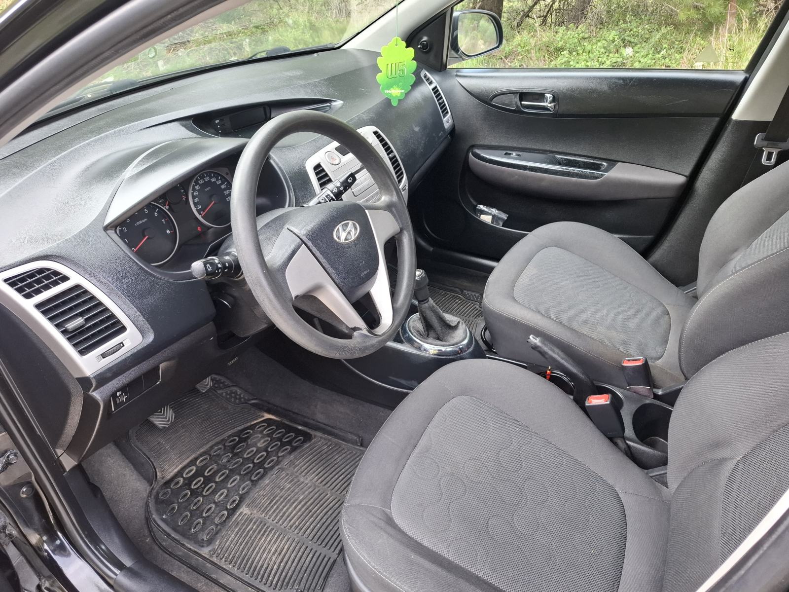 Hyundai i20 1,2 2012 god reg 04.2027, fotografija 9