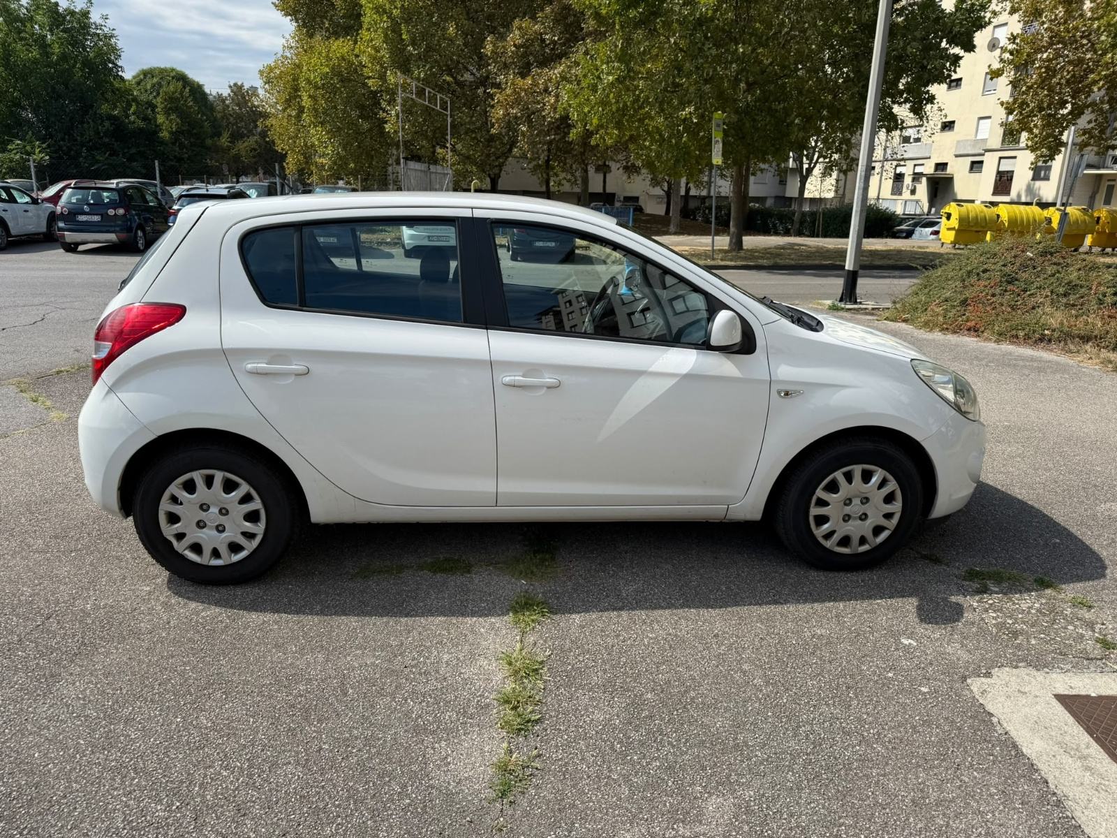 Hyundai i20 1,2, fotografija 6