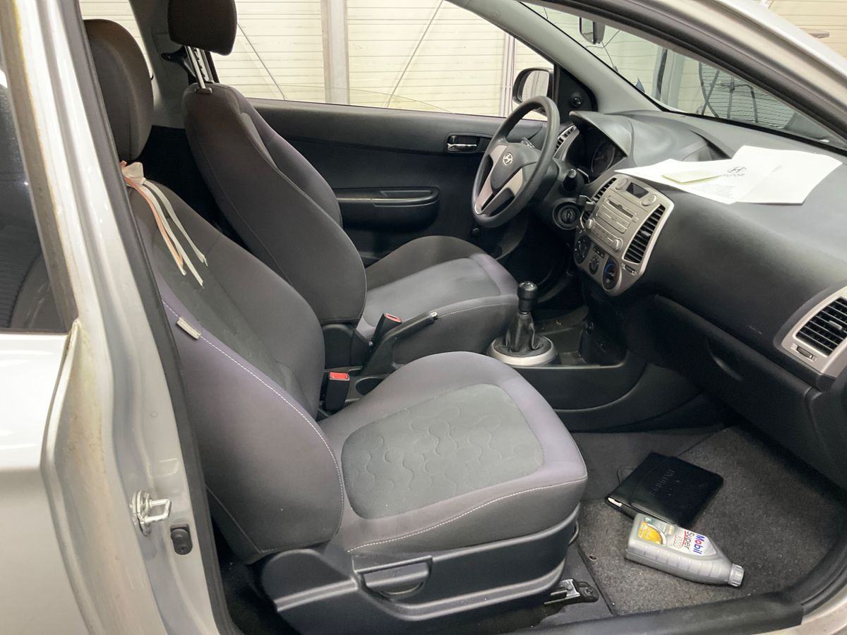 Hyundai i20 1,2 RIJEDAK KOMPAKT MODEL ,8 guma;;JAKO MALO KM 134.000, fotografija 10