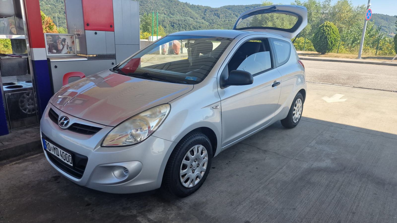 Hyundai i20 1,2 RIJEDAK KOMPAKT MODEL ,8 guma;;JAKO MALO KM 134.000, fotografija 5