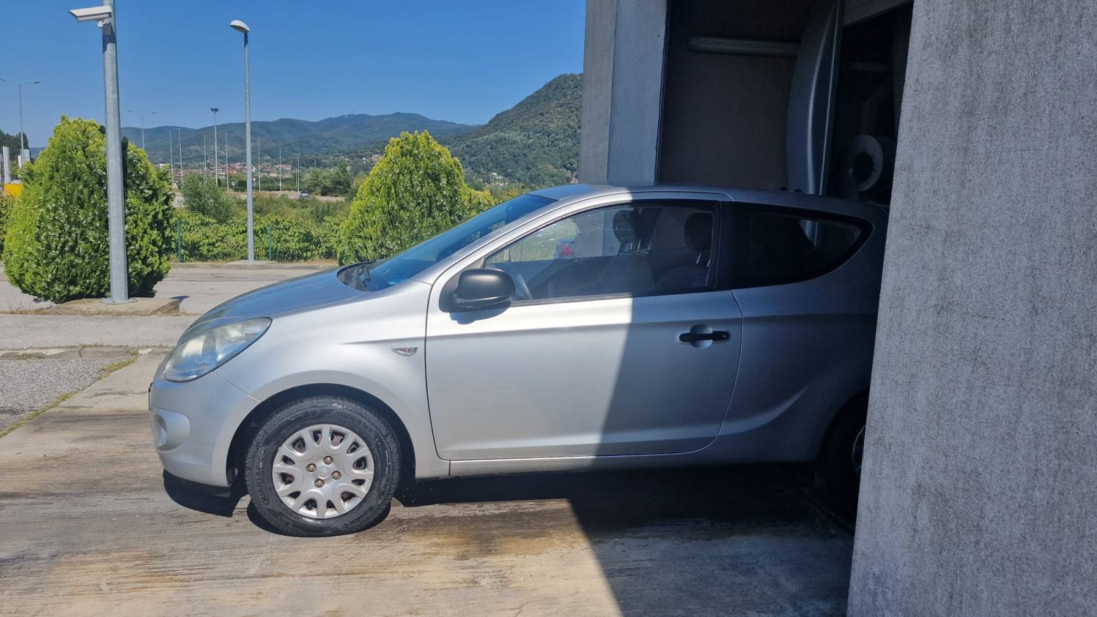 Hyundai i20 1,2 RIJEDAK KOMPAKT MODEL ,8 guma;;JAKO MALO KM 134.000, fotografija 2