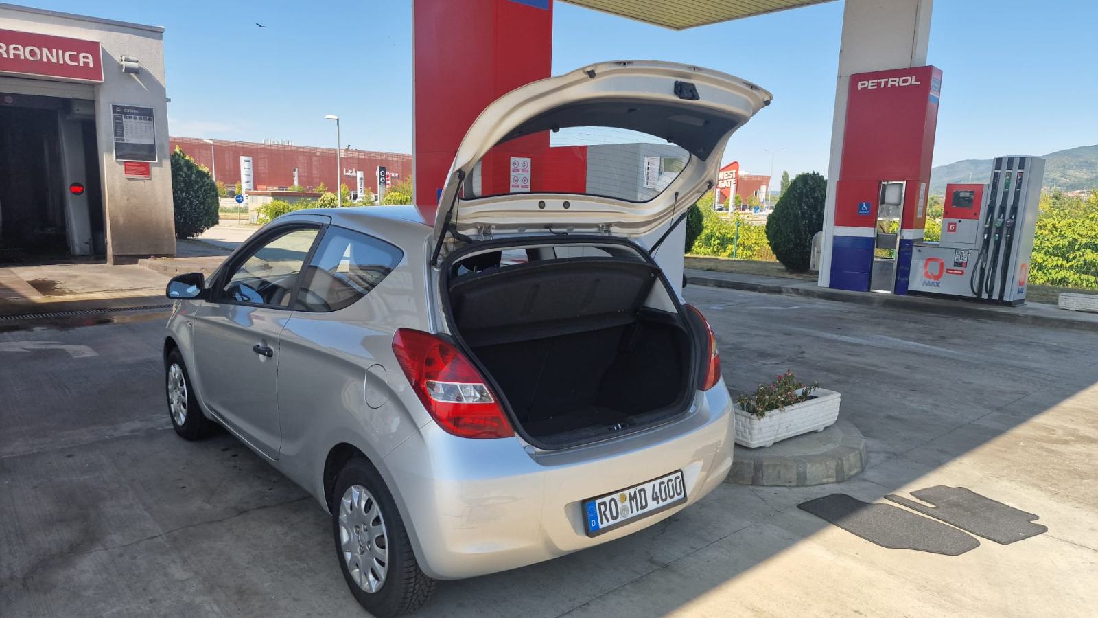 Hyundai i20 1,2 RIJEDAK KOMPAKT MODEL ,8 guma;;JAKO MALO KM 134.000, fotografija 7