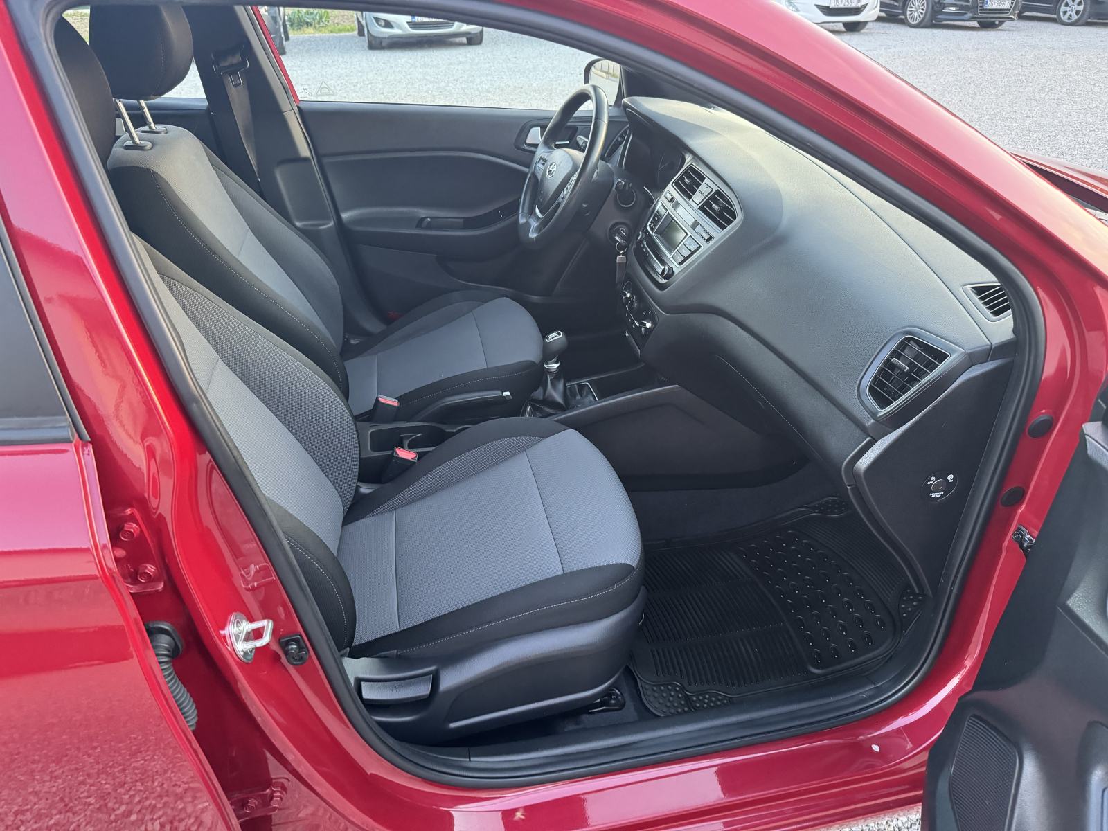 Hyundai i20 1,25 -- 145 000 km -- NIJE UVOZ - IZVRSNO STANJE, fotografija 9
