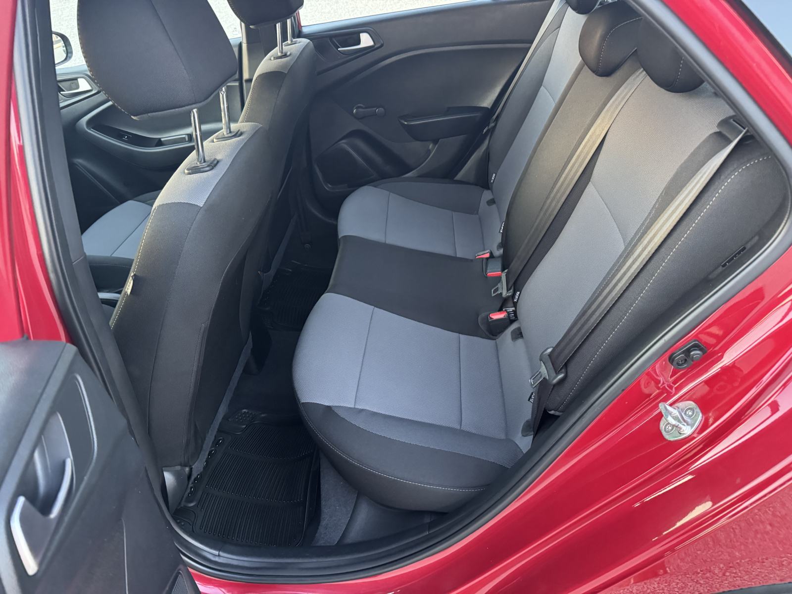 Hyundai i20 1,25 -- 145 000 km -- NIJE UVOZ - IZVRSNO STANJE, fotografija 12