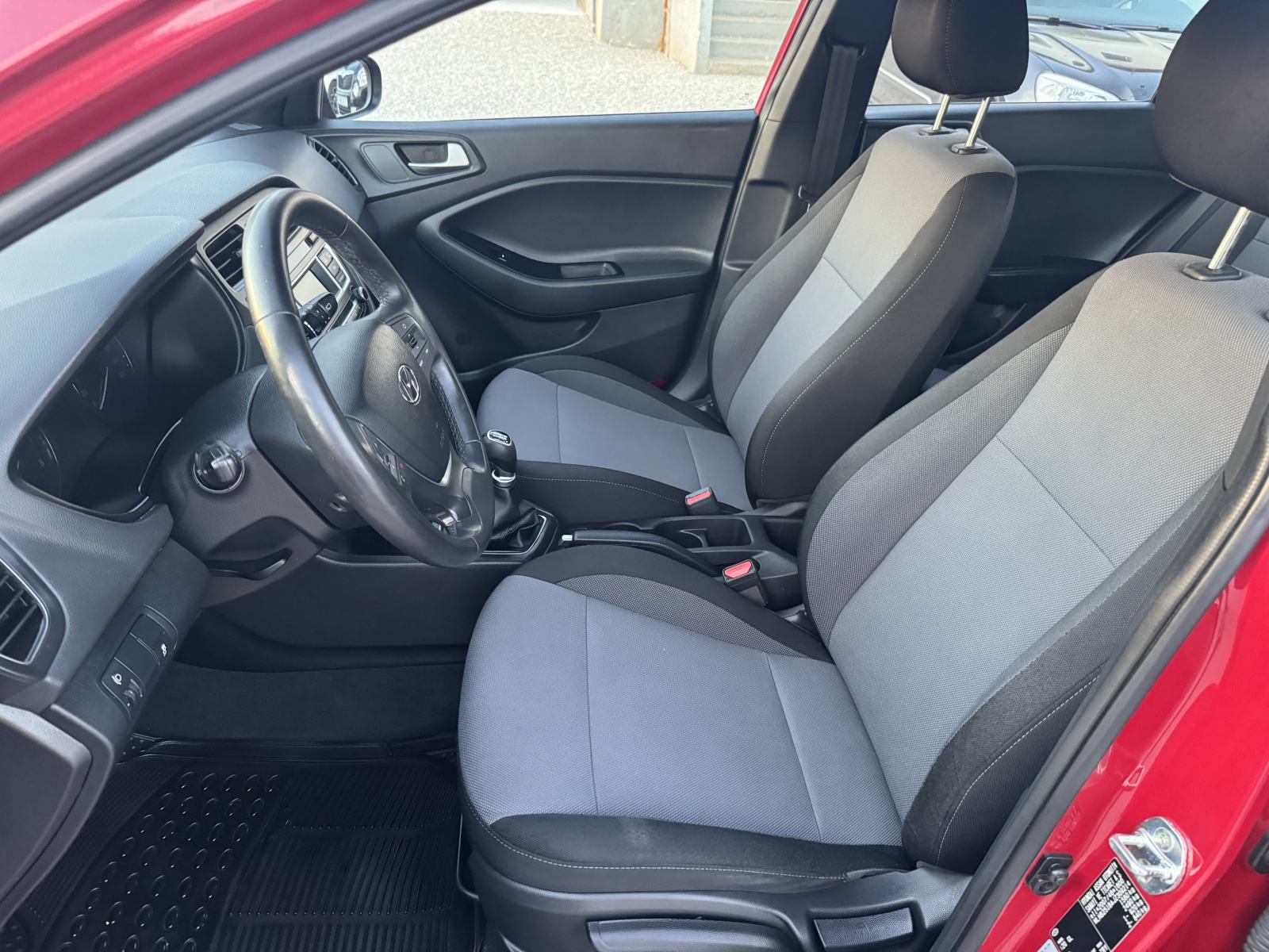 Hyundai i20 1,25 -- 145 000 km -- NIJE UVOZ - IZVRSNO STANJE, fotografija 11
