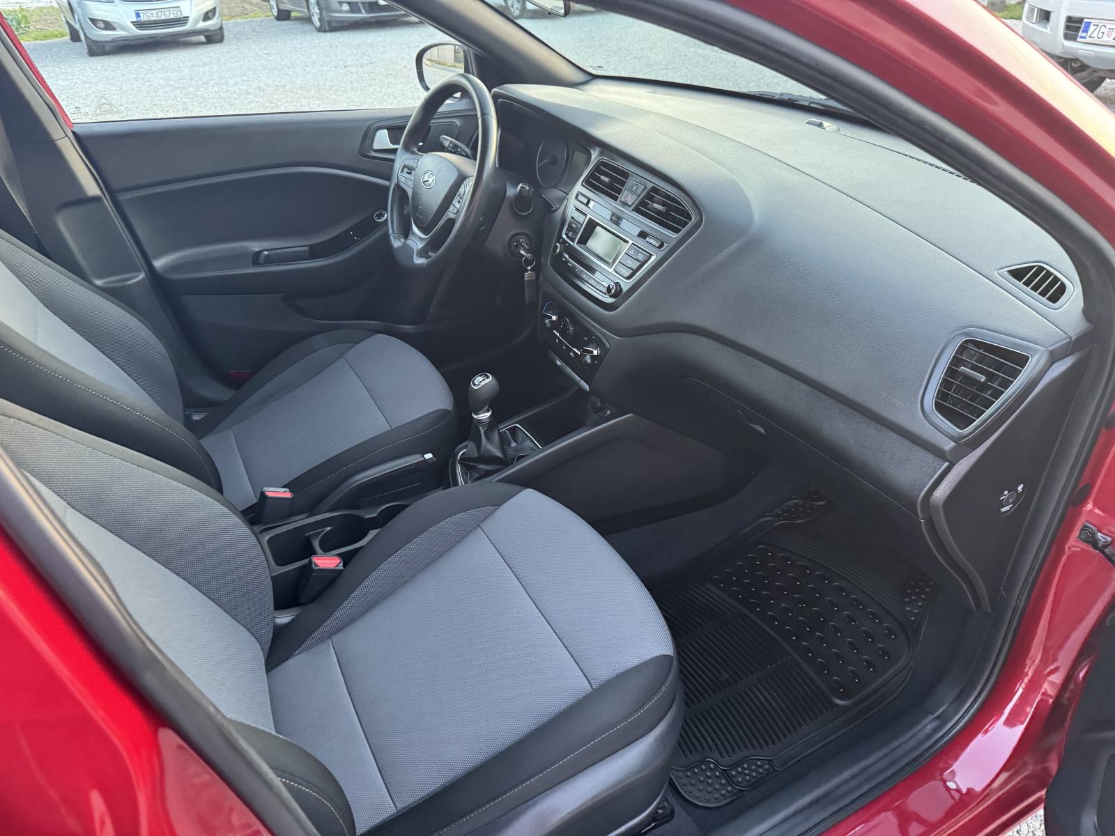 Hyundai i20 1,25 -- 145 000 km -- NIJE UVOZ - IZVRSNO STANJE, fotografija 13