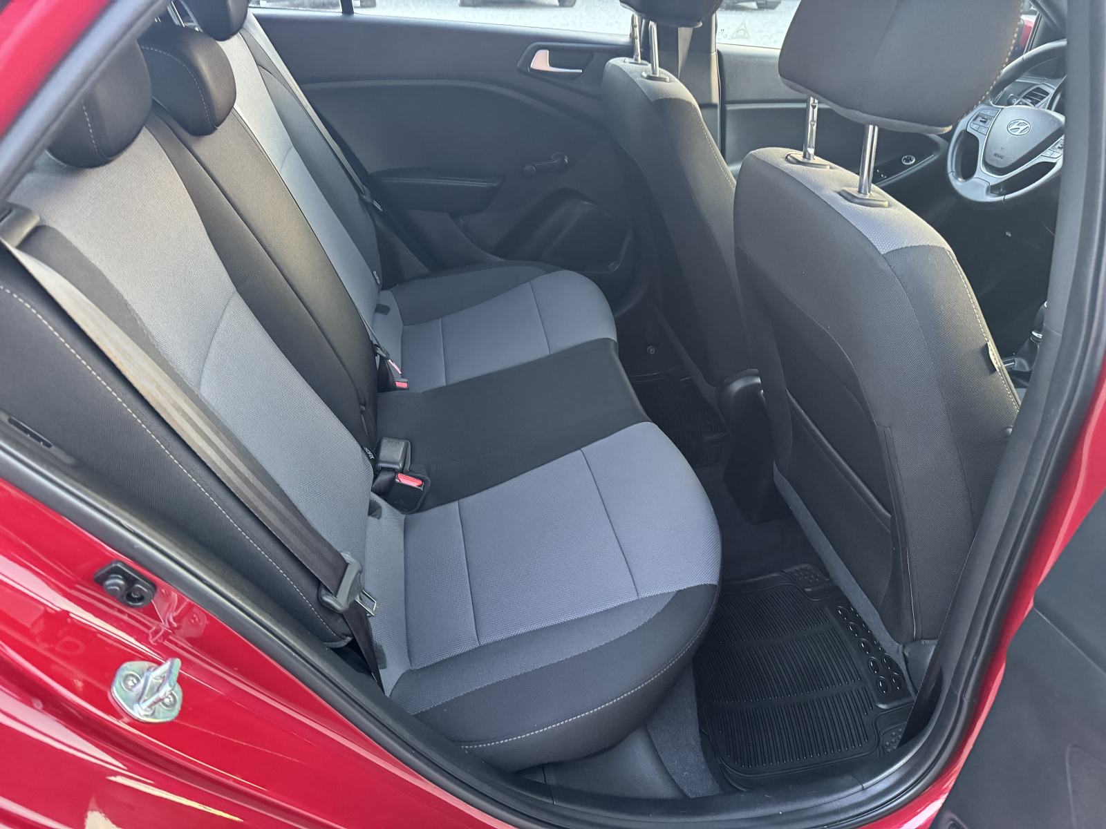 Hyundai i20 1,25 -- 145 000 km -- NIJE UVOZ - IZVRSNO STANJE, fotografija 8