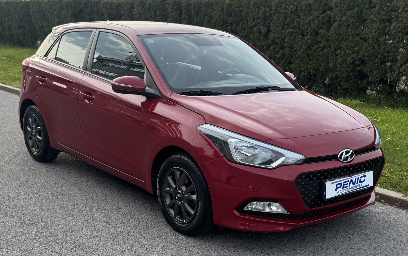 Hyundai i20 1,25 -- 145 000 km -- NIJE UVOZ - IZVRSNO STANJE, fotografija 3