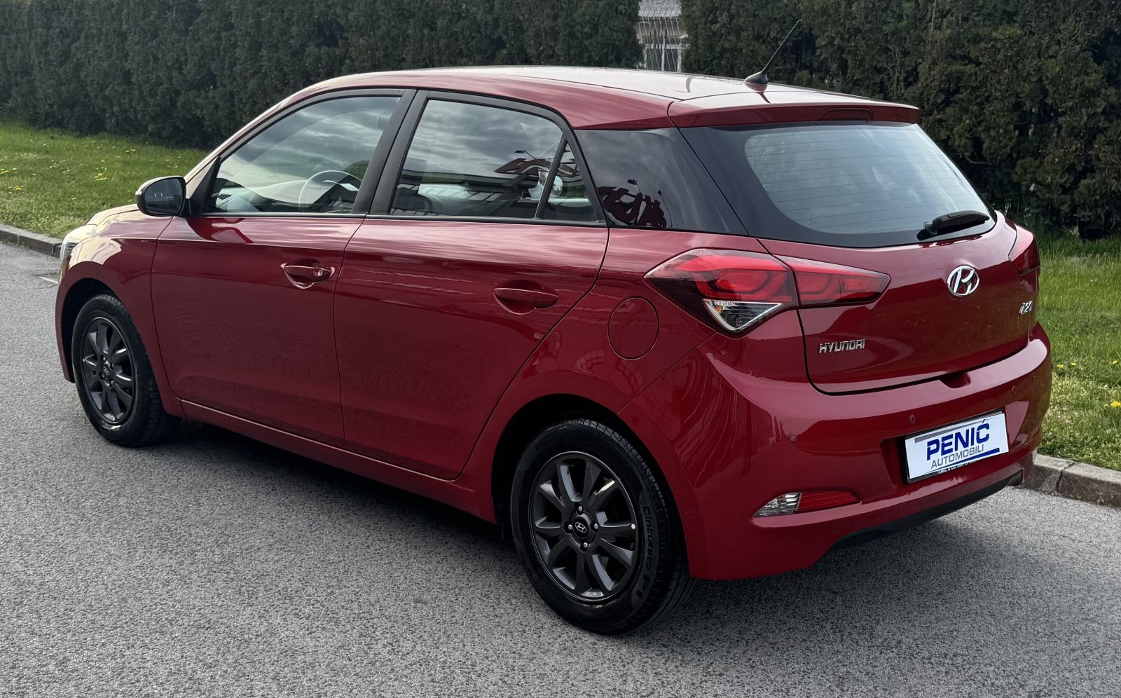 Hyundai i20 1,25 -- 145 000 km -- NIJE UVOZ - IZVRSNO STANJE, fotografija 5
