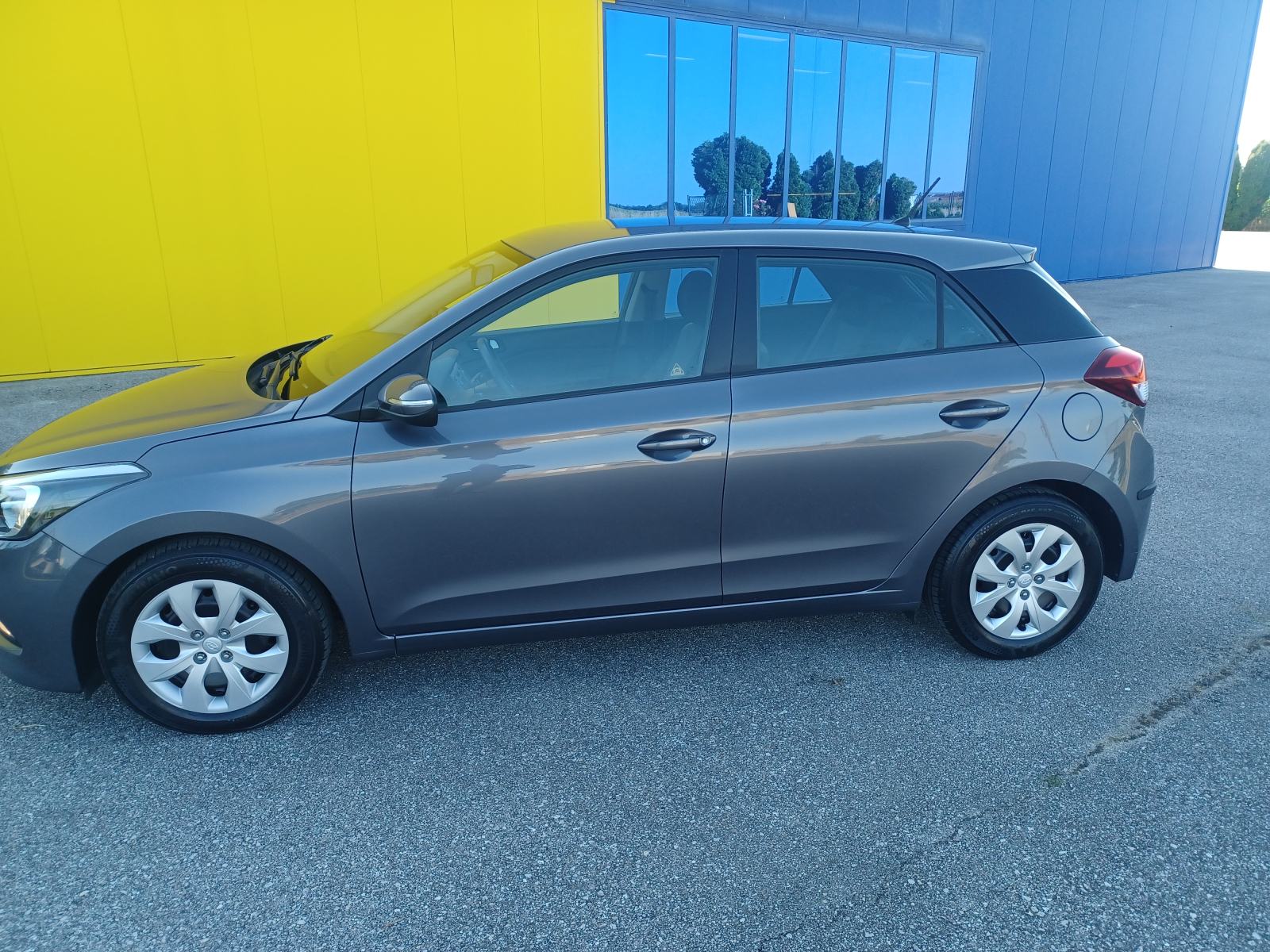 Hyundai i20 1,25 - BENZIN -1 Vlasnik - Nije uvoz - TOP STANJU, fotografija 2