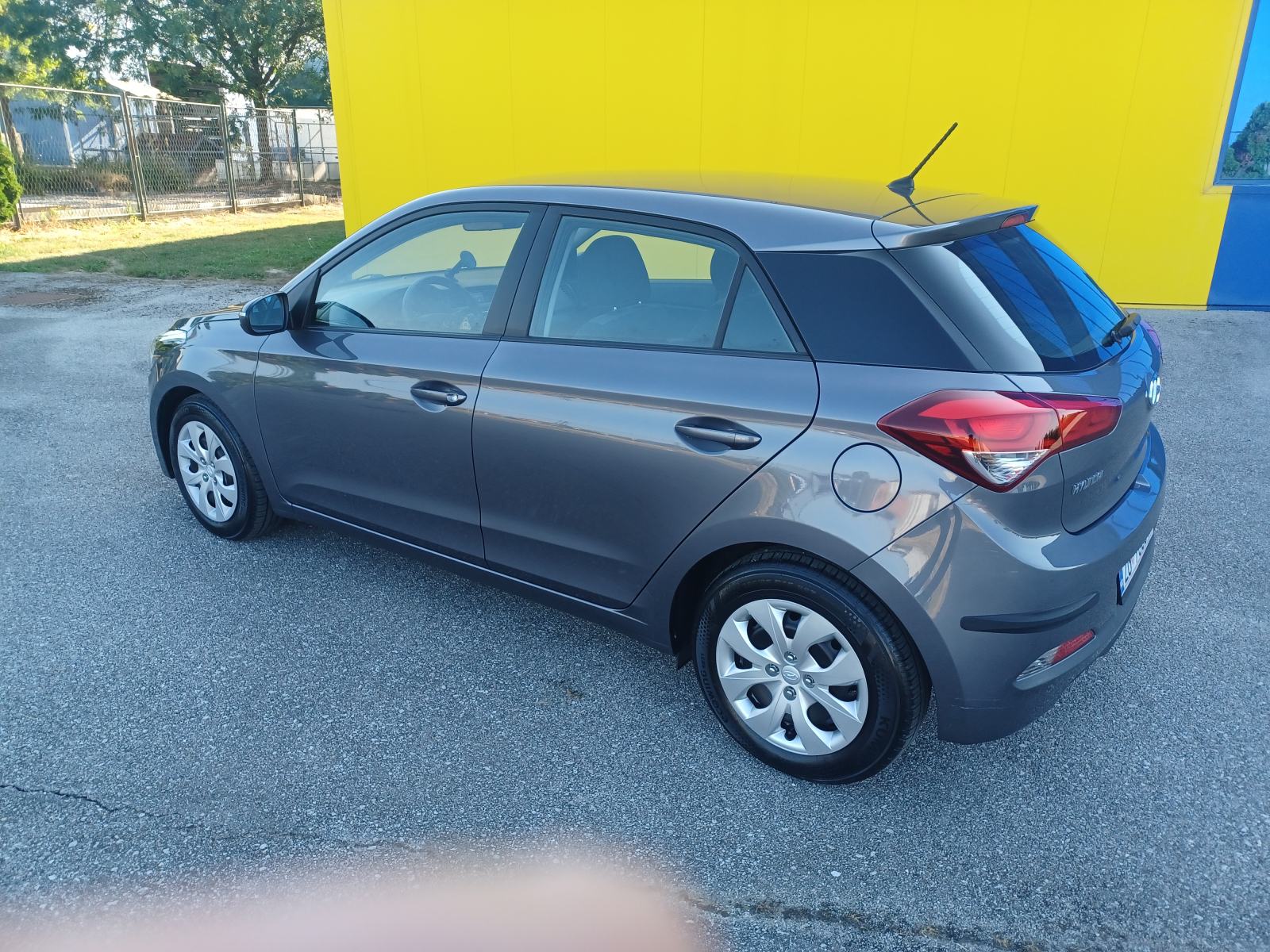 Hyundai i20 1,25 - BENZIN -1 Vlasnik - Nije uvoz - TOP STANJU, fotografija 3
