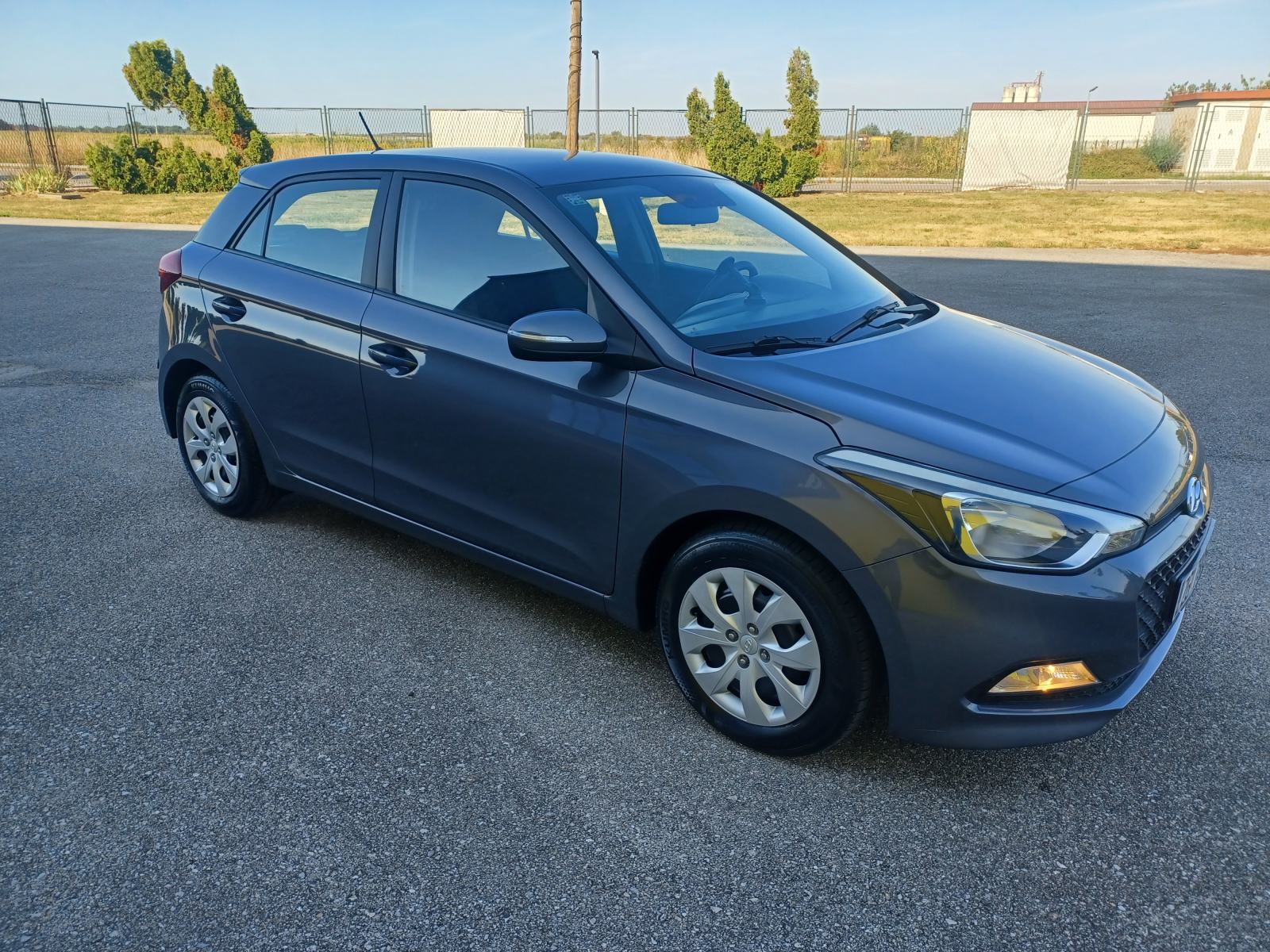 Hyundai i20 1,25 - BENZIN -1 Vlasnik - Nije uvoz - TOP STANJU, fotografija 7