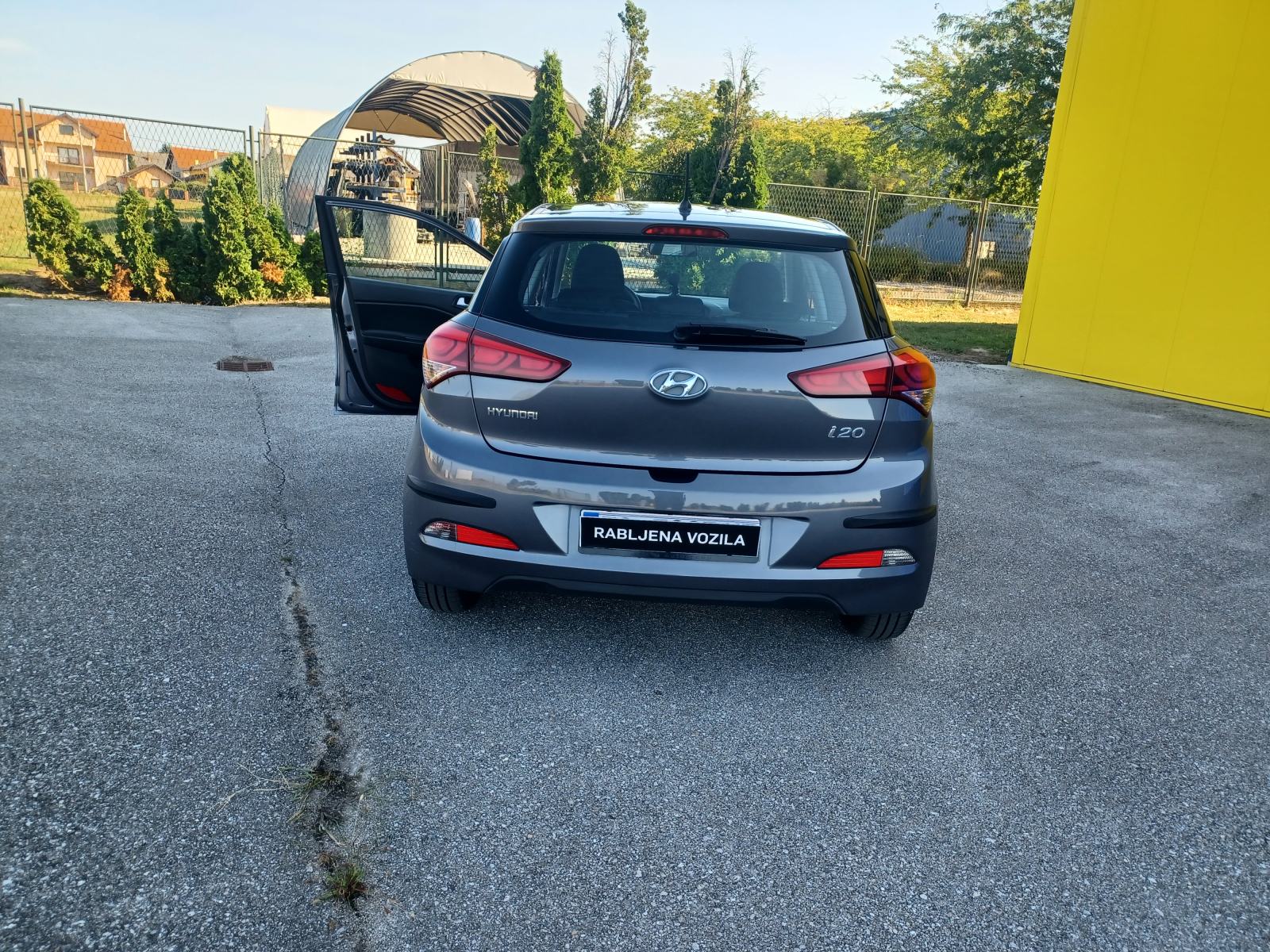 Hyundai i20 1,25 - BENZIN -1 Vlasnik - Nije uvoz - TOP STANJU, fotografija 4