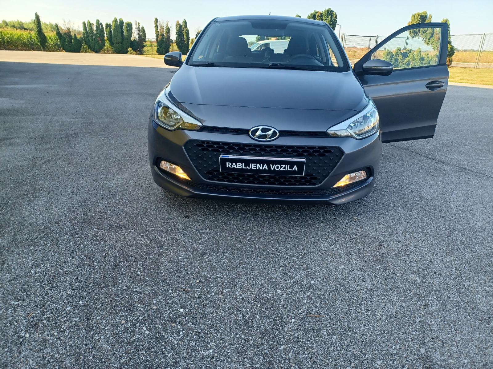 Hyundai i20 1,25 - BENZIN -1 Vlasnik - Nije uvoz - TOP STANJU, fotografija 8