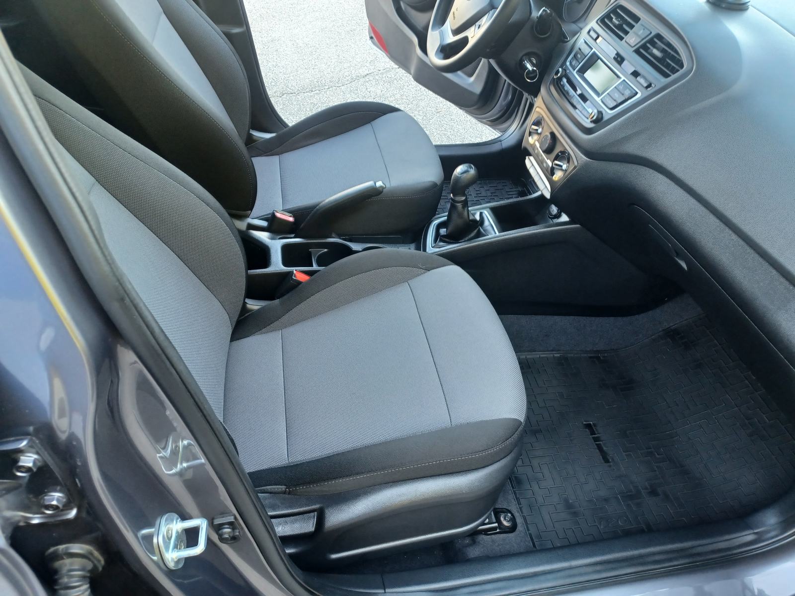 Hyundai i20 1,25 - BENZIN -1 Vlasnik - Nije uvoz - TOP STANJU, fotografija 15