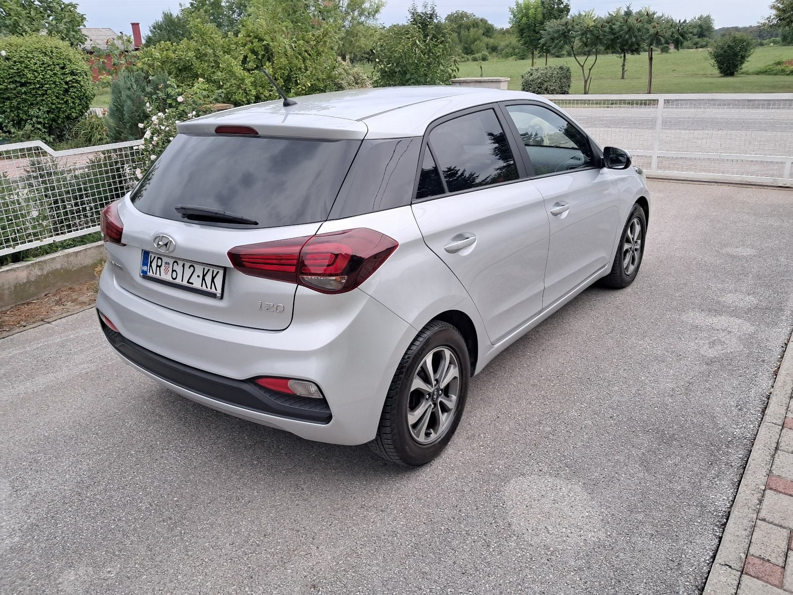 Hyundai i20 1,25 reg 3/2027 ALU KLIMA HR AUTO EURO 6 mob 098 212525, fotografija 5