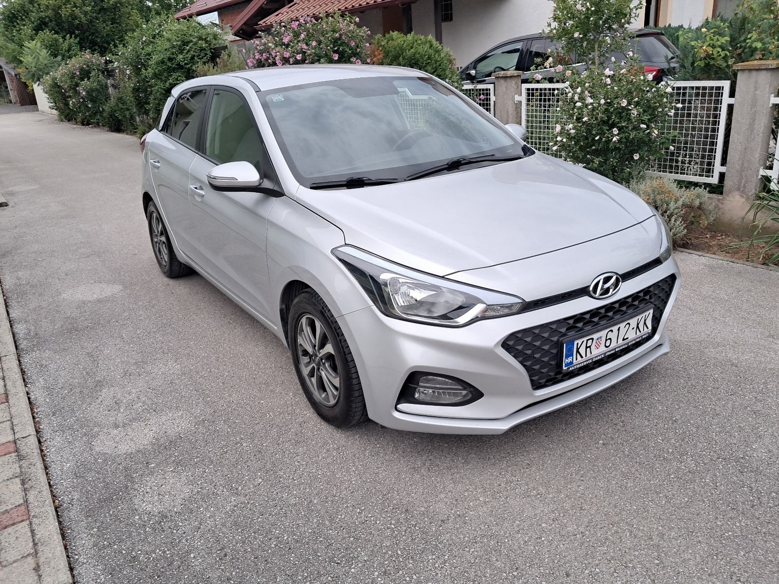 Hyundai i20 1,25 reg 3/2027 ALU KLIMA HR AUTO EURO 6 mob 098 212525, fotografija 3