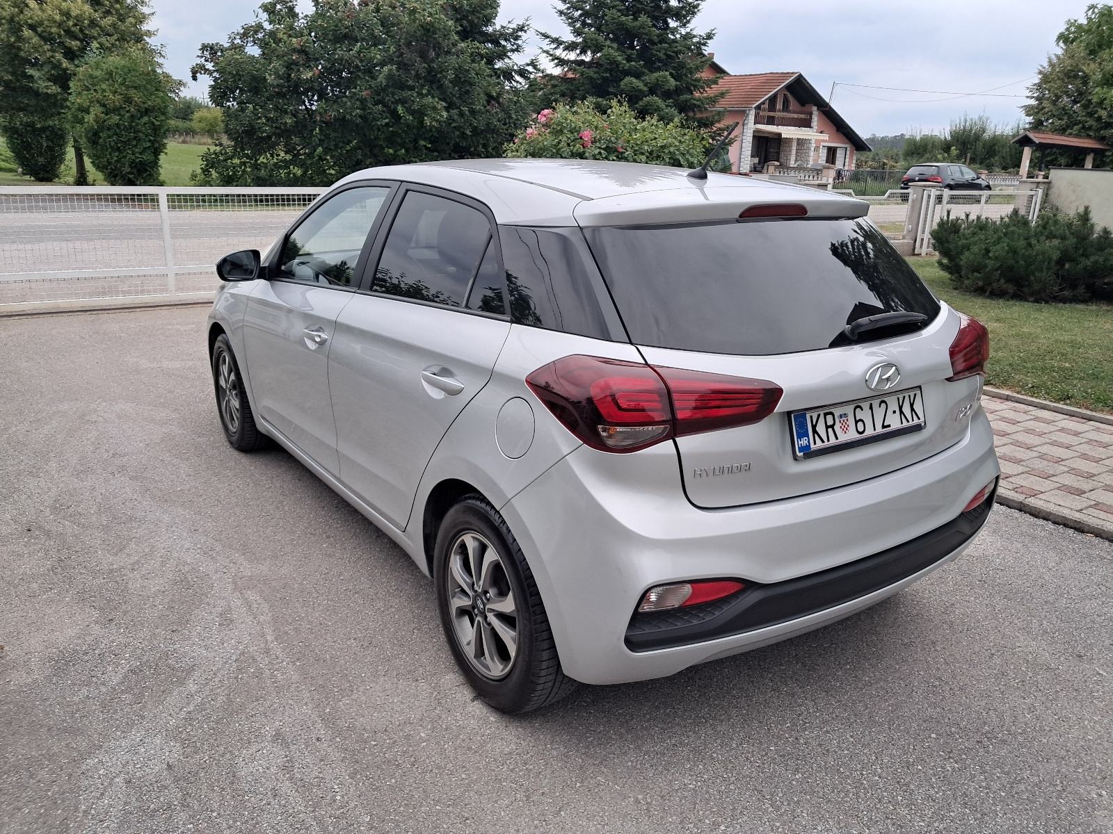 Hyundai i20 1,25 reg 3/2027 ALU KLIMA HR AUTO EURO 6 mob 098 212525, fotografija 7