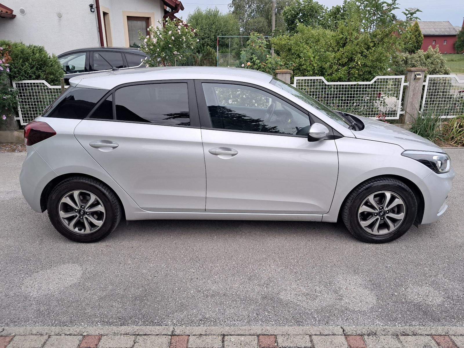 Hyundai i20 1,25 reg 3/2027 ALU KLIMA HR AUTO EURO 6 mob 098 212525, fotografija 4