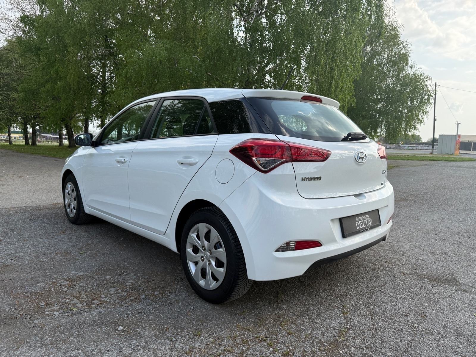 Hyundai i20 1,25-PRVI VLASNIK-100 000 km-KLIMA, fotografija 3