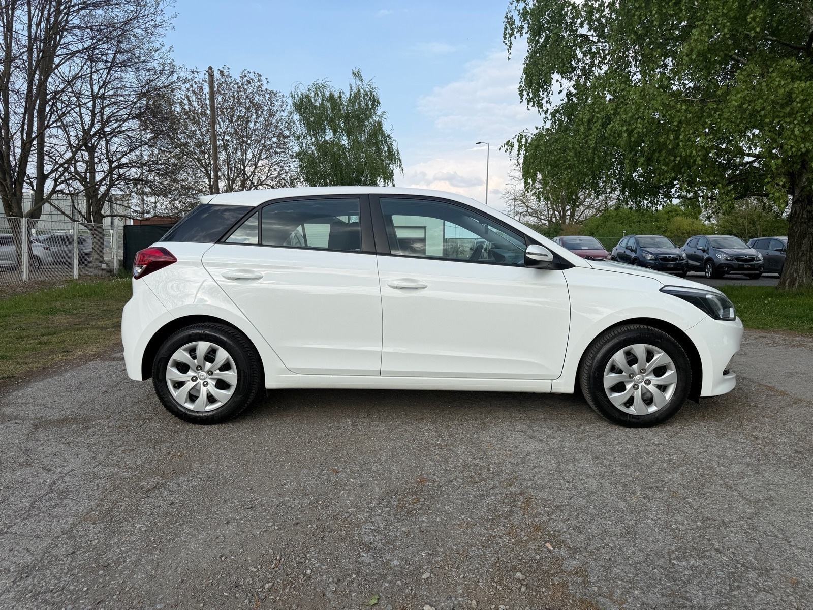 Hyundai i20 1,25-PRVI VLASNIK-100 000 km-KLIMA, fotografija 6