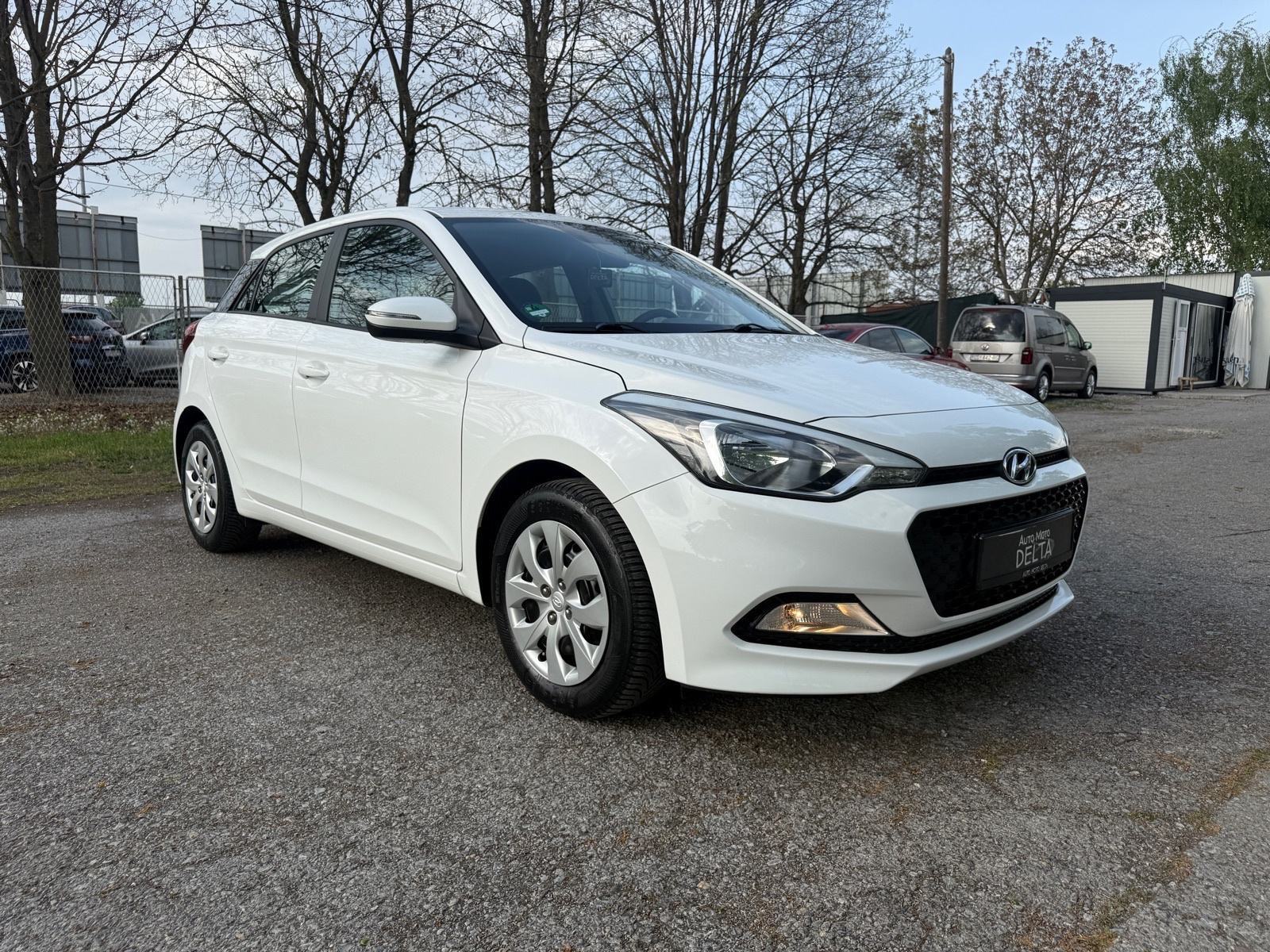 Hyundai i20 1,25-PRVI VLASNIK-100 000 km-KLIMA, fotografija 7
