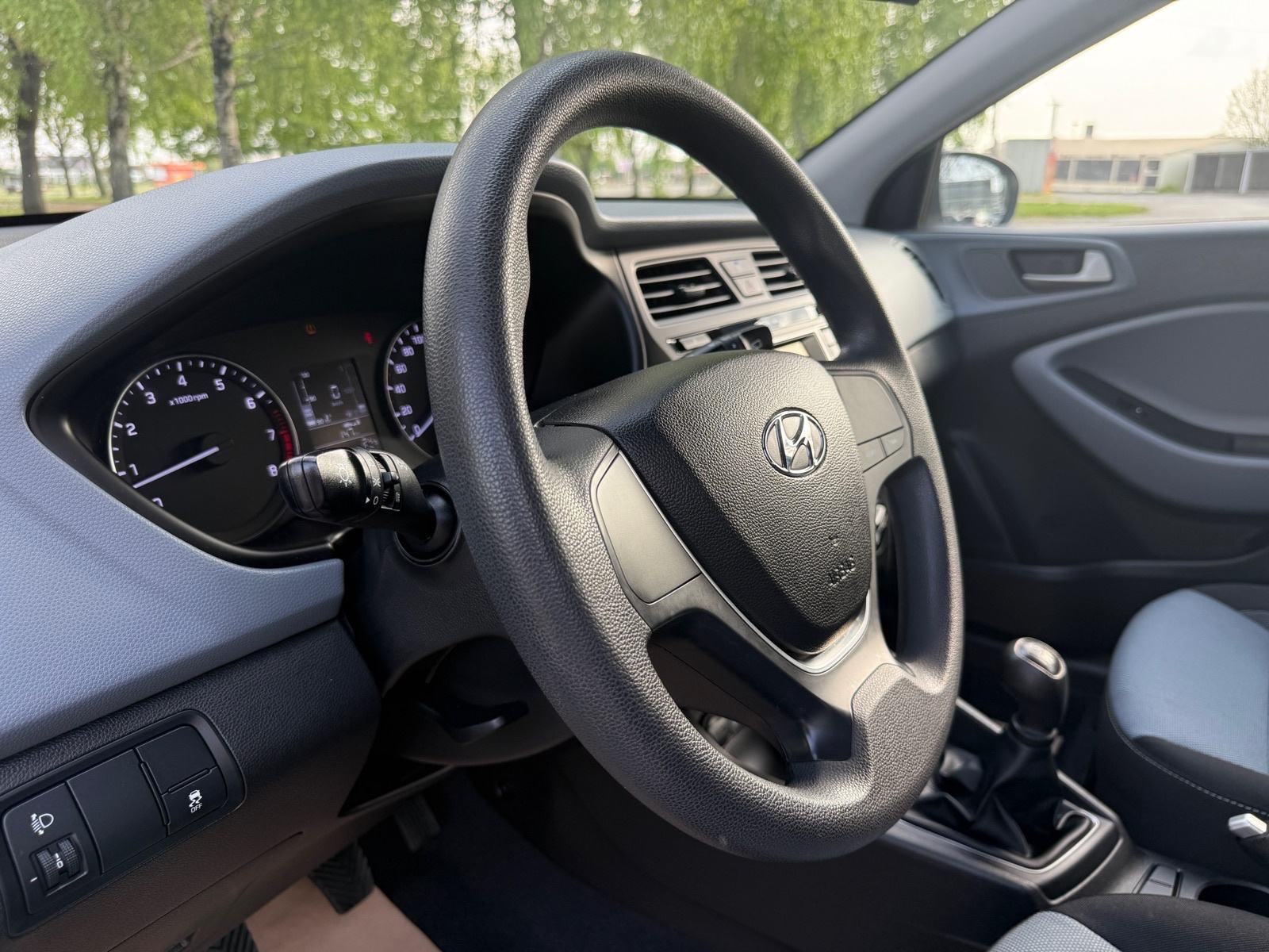 Hyundai i20 1,25-PRVI VLASNIK-100 000 km-KLIMA, fotografija 12