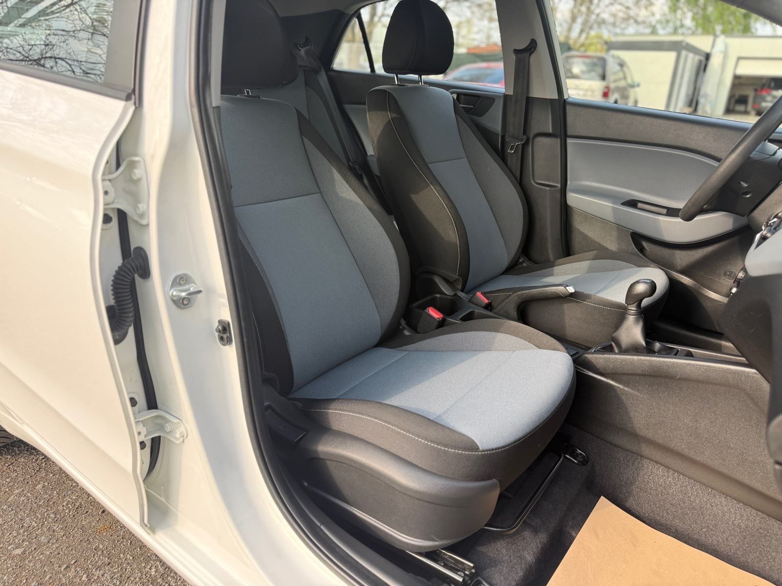 Hyundai i20 1,25-PRVI VLASNIK-100 000 km-KLIMA, fotografija 18