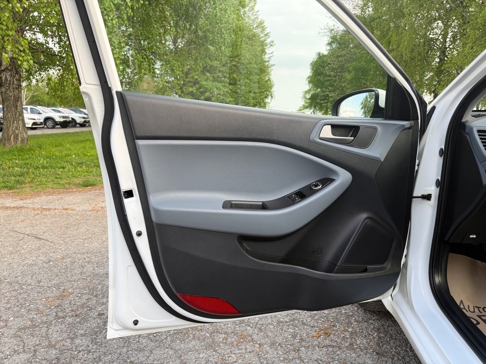 Hyundai i20 1,25-PRVI VLASNIK-100 000 km-KLIMA, fotografija 9