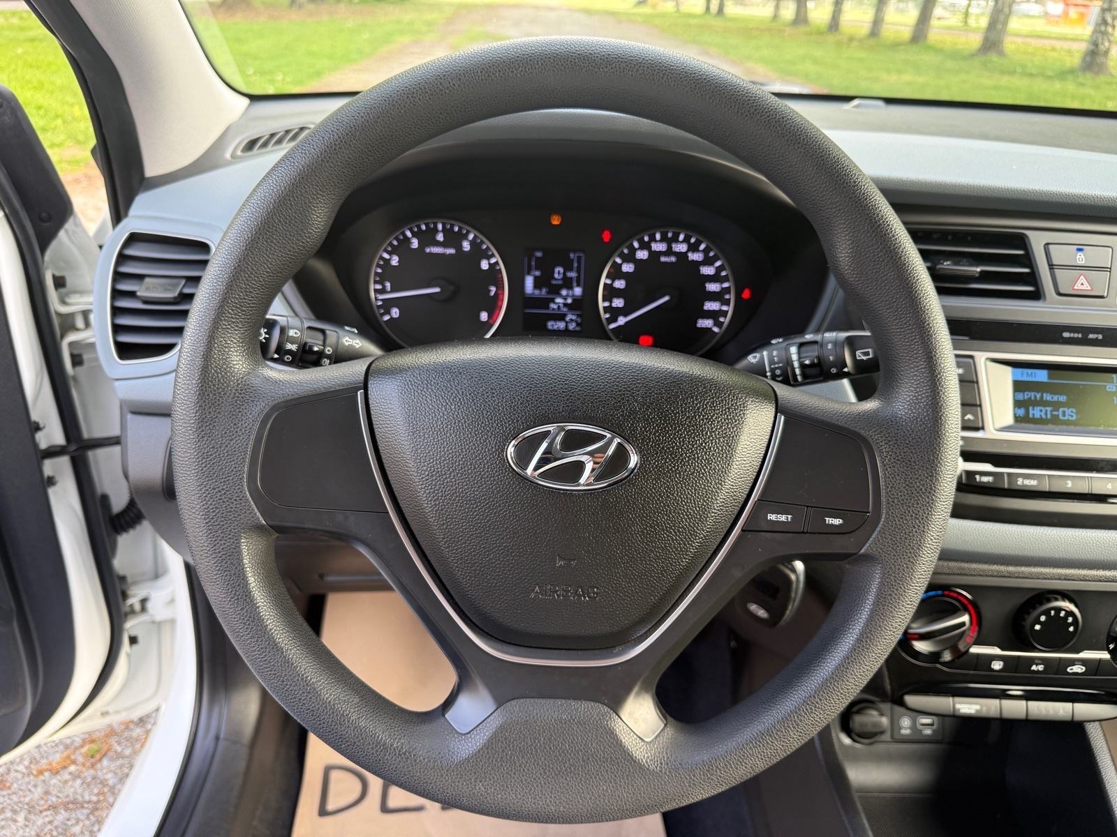 Hyundai i20 1,25-PRVI VLASNIK-100 000 km-KLIMA, fotografija 13