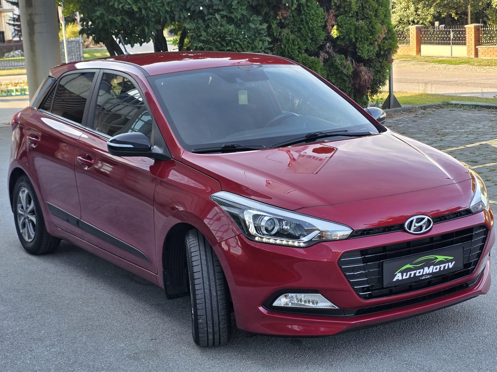 HYUNDAI i20 1.25 STYLE - 1.VLASNIK - 50.000KM+SERVISNA - BOGATA OPREMA, fotografija 11
