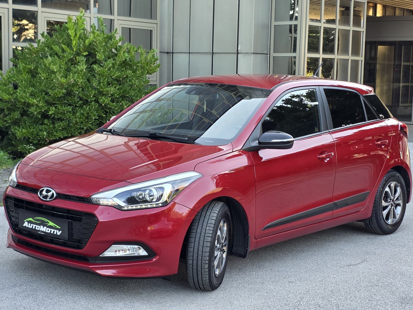 HYUNDAI i20 1.25 STYLE - 1.VLASNIK - 50.000KM+SERVISNA - BOGATA OPREMA, fotografija 12