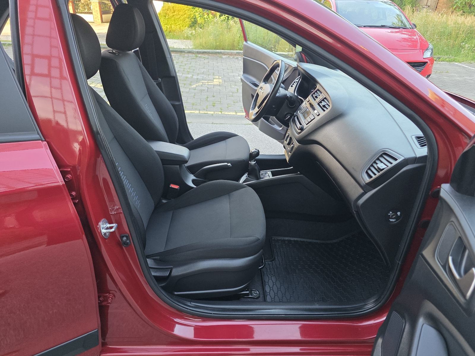 HYUNDAI i20 1.25 STYLE - 1.VLASNIK - 50.000KM+SERVISNA - BOGATA OPREMA, fotografija 20